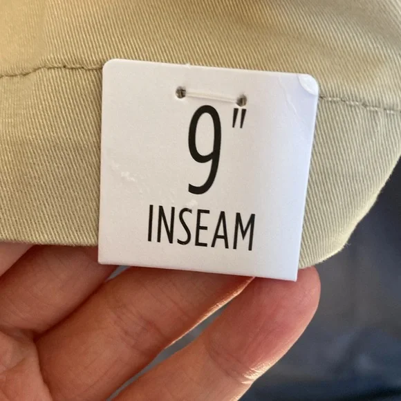 Lee Bermuda short regular fit midrise with 9 in inseam safari tan 24W - Picture 6 of 17